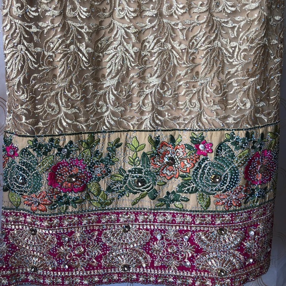 Paskistan Wedding Dress and Dupatta - Picture 6 of 8